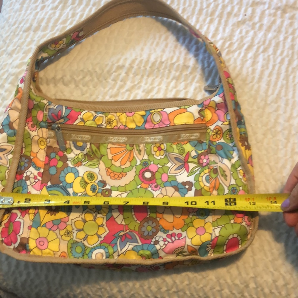Groovy LeSpprtSac - Picture 2 of 3